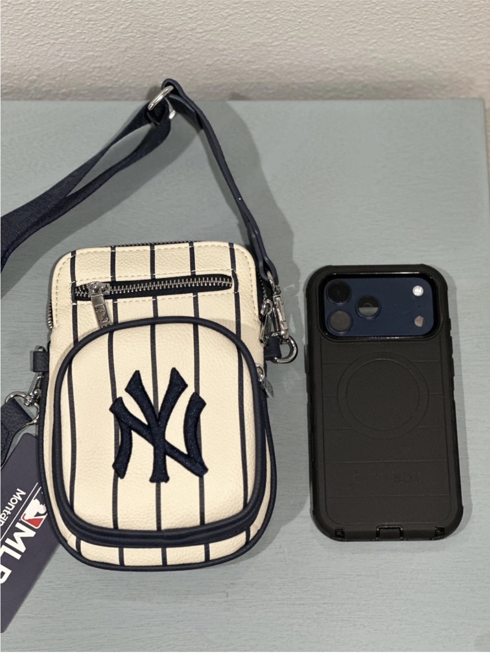 MLB New York Yankees Mini Crossbody
Purse 5" X 2" X 8" Montana West-Striped - Picture 2 of 9